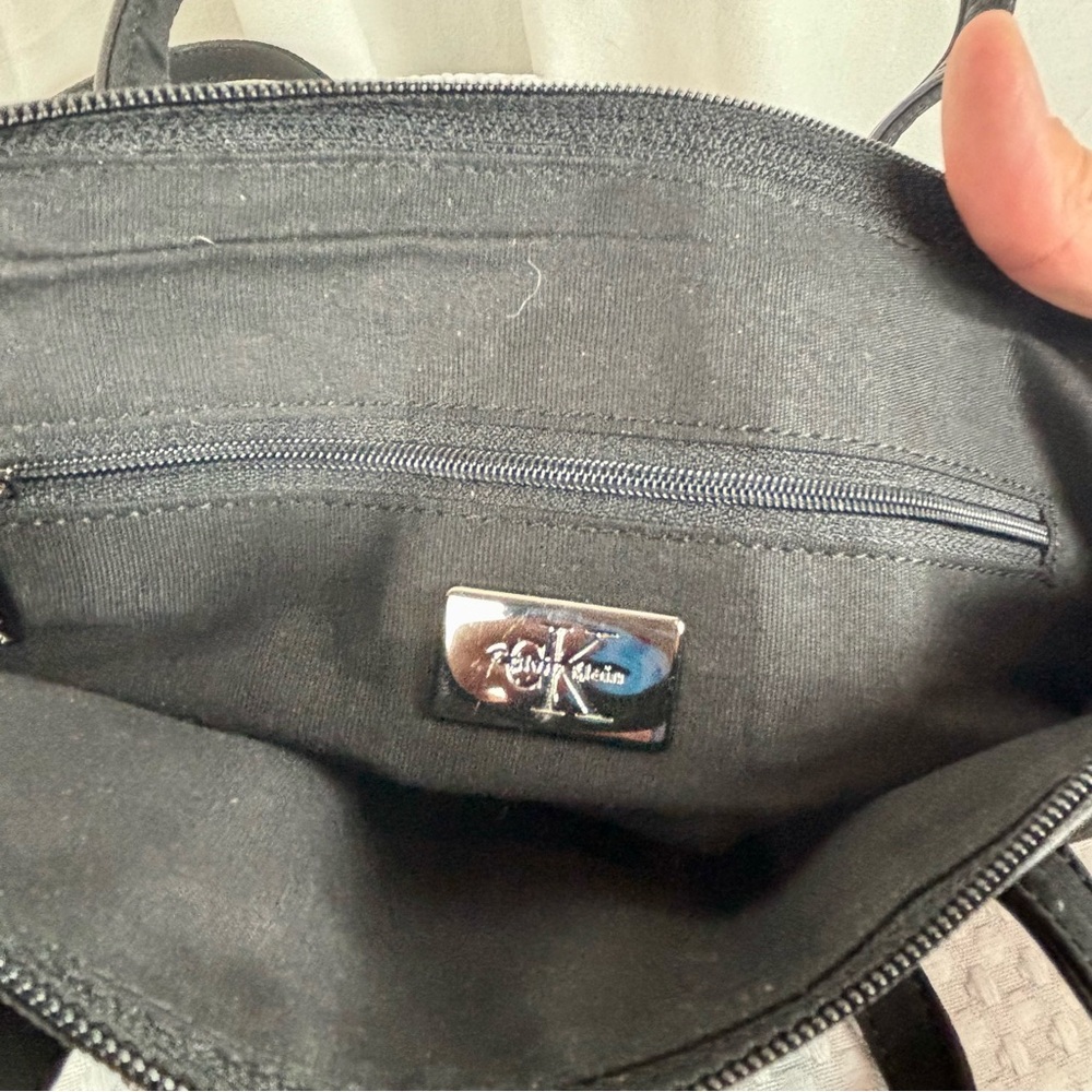 Calvin Klein Black‎ 3 Pocket Handbag with Shoulder Strap and Dustbag - Picture 6 of 11